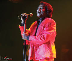 Ο Τζέιμς Μπράουν (James Brown), θεωρείται από πολλούς ο βασιλιάς της σόουλ μουσικής.
