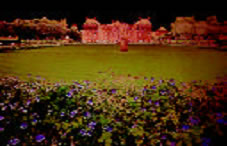 1-16 Η φωτογραφία έχει ληφθεί με φιλμ ευαίσθητο στο υπέρυθρο φως. Η αντίστοιχη του ορατού φωτός δεν ήταν δυνατό να ληφθεί, γιατί τη στιγμή της λήψης επικρατούσε σκοτάδι.